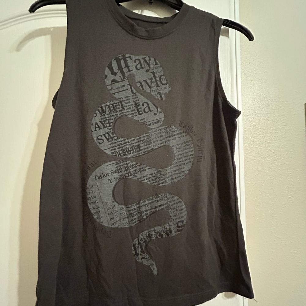 Taylor Swift Black Tee